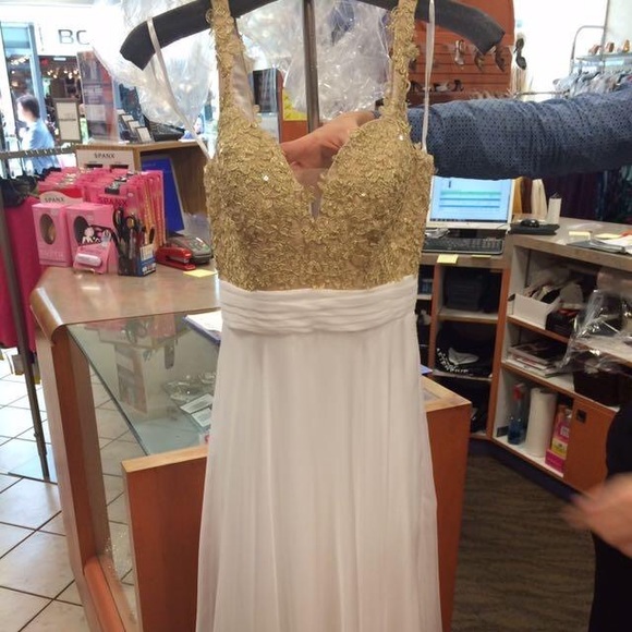 Prom/Grad Dress - Picture 1 of 3